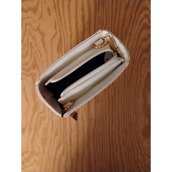 Popcorn Box Purse Crossbody Bag With Gold Chain Strap - Picture 8 of 9